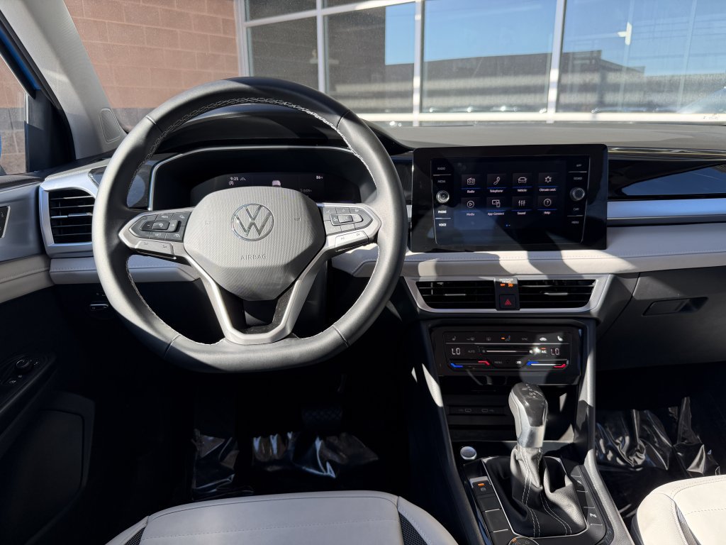 Used 2025 Volkswagen Taos SE AWD/4WD image 16