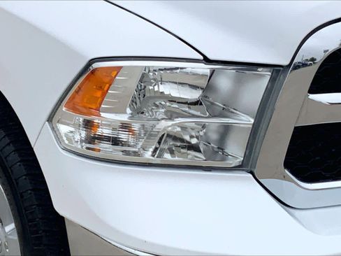 Used 2020 RAM 1500 Classic SLT w/ Luxury Group RWD image 26