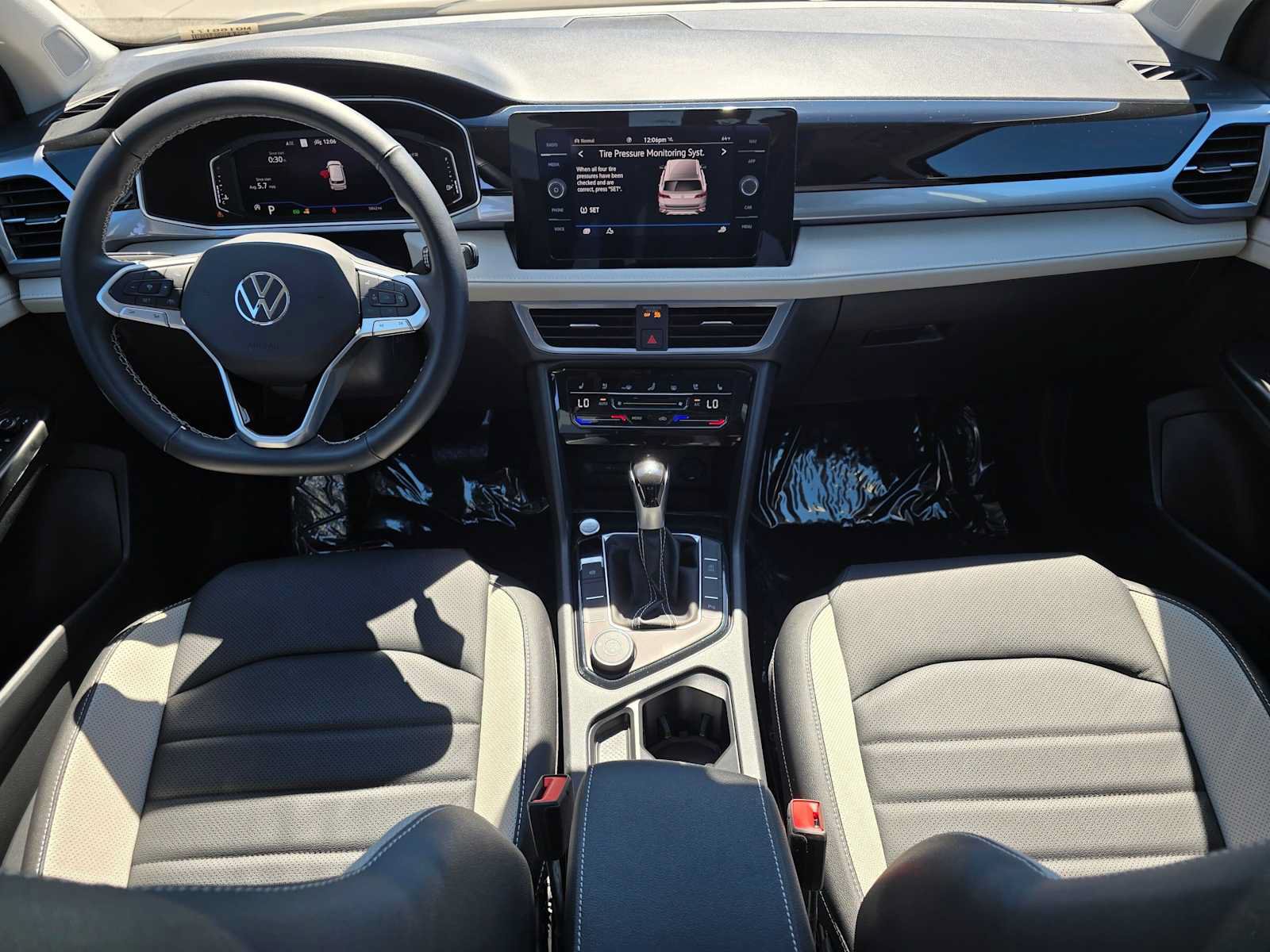 Used 2025 Volkswagen Taos SEL AWD/4WD image 18