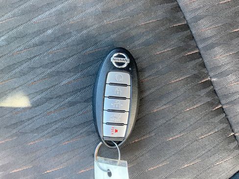 Used 2019 Nissan Rogue SV w/ Sun & Sound Touring Package AWD/4WD image 33