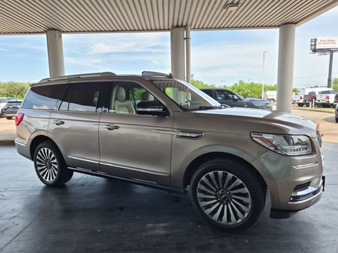 Used 2020 Lincoln Navigator Reserve w/ Luxury Package RWD image 4