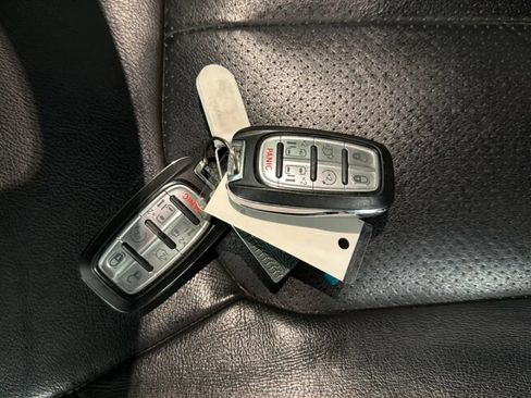 Used 2020 Chrysler Pacifica Touring-L FWD image 29