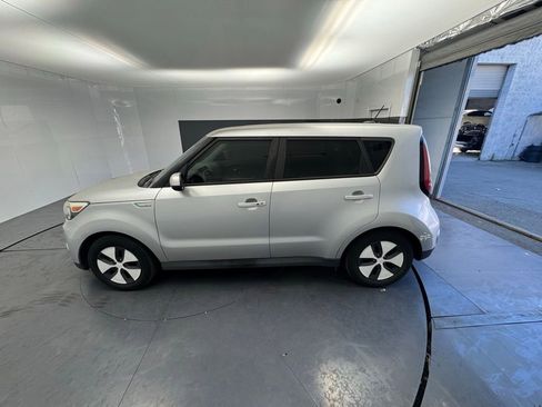 Used 2016 Kia Soul EV image 2