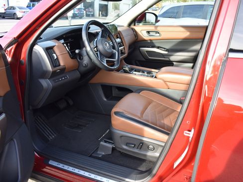 Used 2022 Nissan Pathfinder Platinum w/ Cargo Package image 12