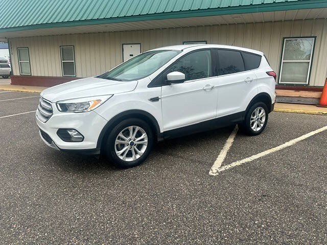 Used 2019 Ford Escape SE FWD image 2