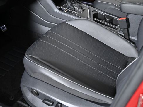 Used 2024 Volkswagen Tiguan SE R-Line image 22