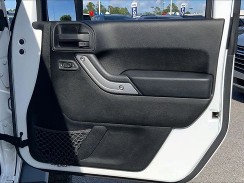 Used 2015 Jeep Wrangler Unlimited Sahara w/ Max Tow Package image 22