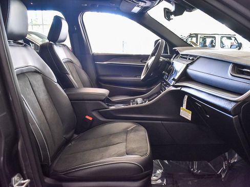 New 2026 Jeep Grand Cherokee Altitude image 16