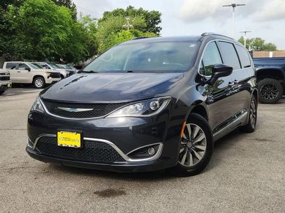 Used 2020 Chrysler Pacifica Touring-L w/ Premium Audio Group