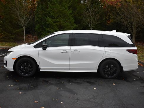 New 2026 Honda Odyssey Sport-L image 4