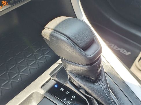 Used 2019 Toyota RAV4 LE FWD image 29