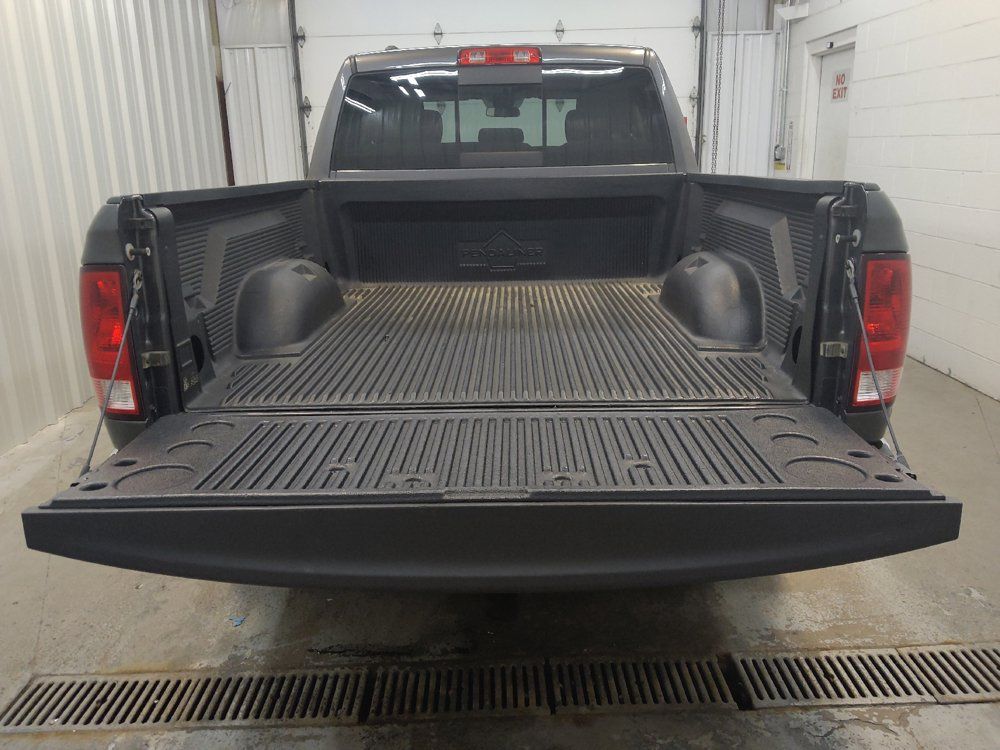 Used 2017 RAM 1500 Classic SLT AWD/4WD image 29
