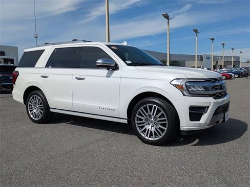 Certified 2022 Ford Expedition Platinum image 2