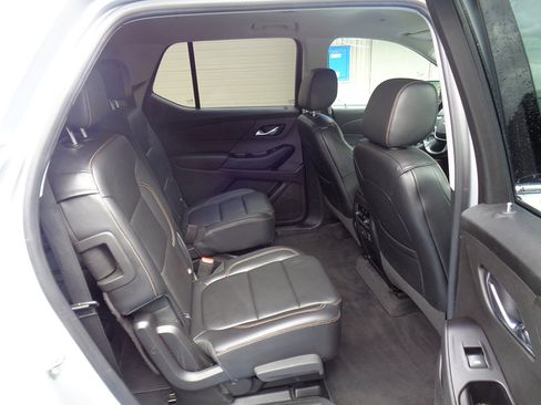 Used 2019 Chevrolet Traverse LT w/ LT Premium Package image 12