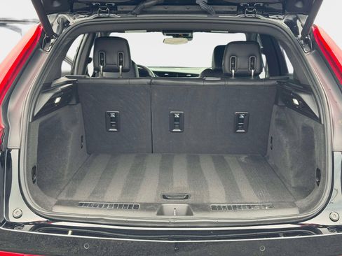 Used 2022 Cadillac XT4 Premium Luxury w/ Safety Alert Package image 16