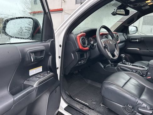 Certified 2019 Toyota Tacoma TRD Off-Road image 9