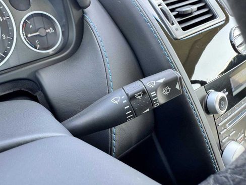Used 2011 Aston Martin V12 Vantage Coupe image 32