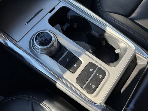 Used 2022 Ford Explorer XLT w/ Equipment Group 202A image 29