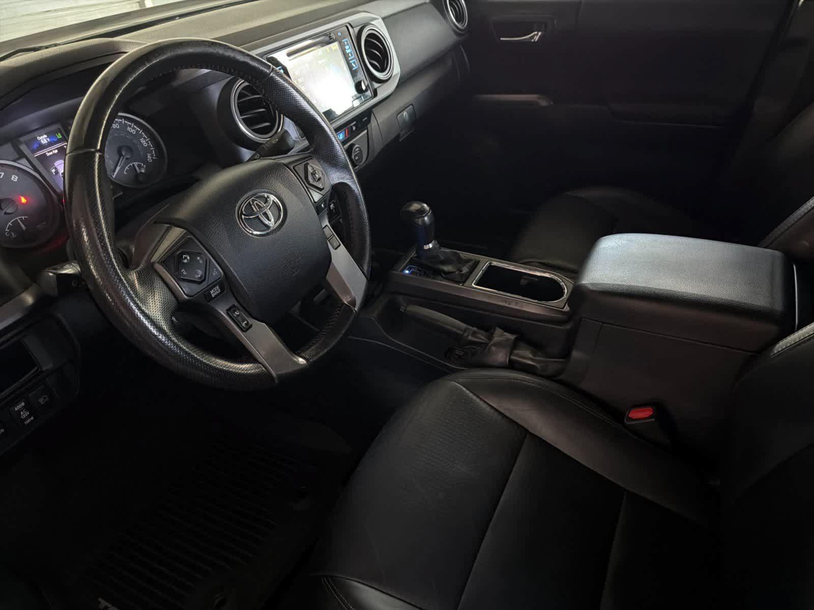 Used 2019 Toyota Tacoma TRD Off-Road AWD/4WD image 11