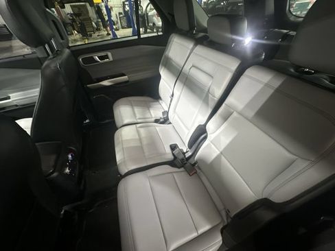 Certified 2021 Ford Explorer XLT w/ Equipment Group 202A AWD/4WD image 30