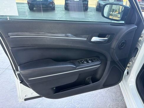 Used 2020 Chrysler 300 Touring w/ Sport Appearance Package RWD image 7