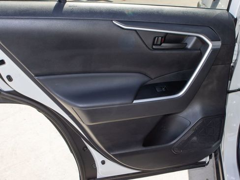 Used 2022 Toyota RAV4 LE image 12