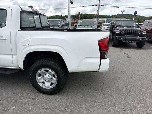 Used 2018 Toyota Tacoma SR w/ SR Convenience Package AWD/4WD image 10