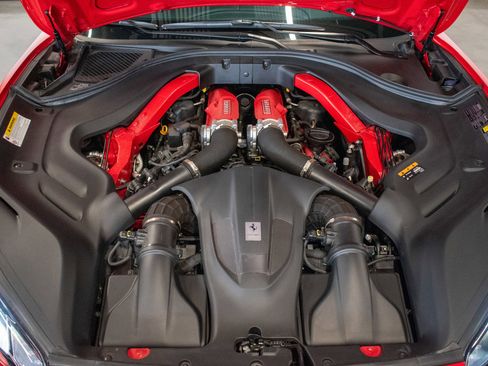 Used 2020 Ferrari Portofino RWD image 33