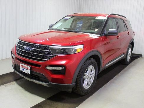 Certified 2020 Ford Explorer XLT w/ Equipment Group 202A image 3