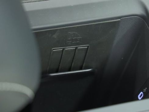 Used 2025 Volkswagen Tiguan S image 24