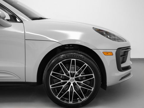 Certified 2026 Porsche Macan AWD/4WD image 15
