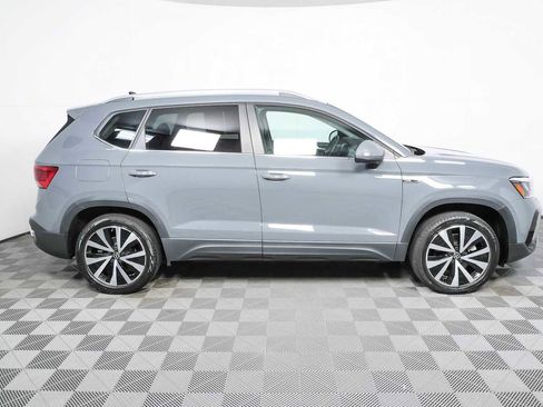 Used 2023 Volkswagen Taos SE FWD image 3