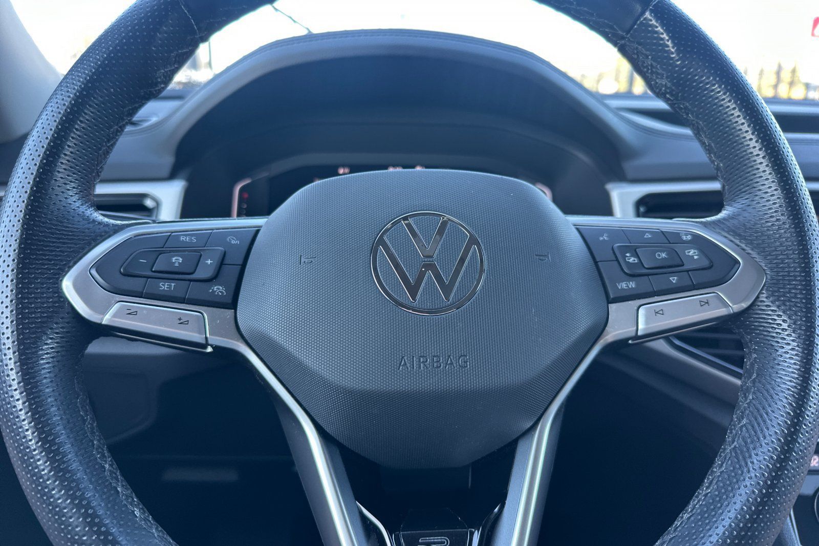 Used 2022 Volkswagen Atlas SEL R-Line AWD/4WD image 34
