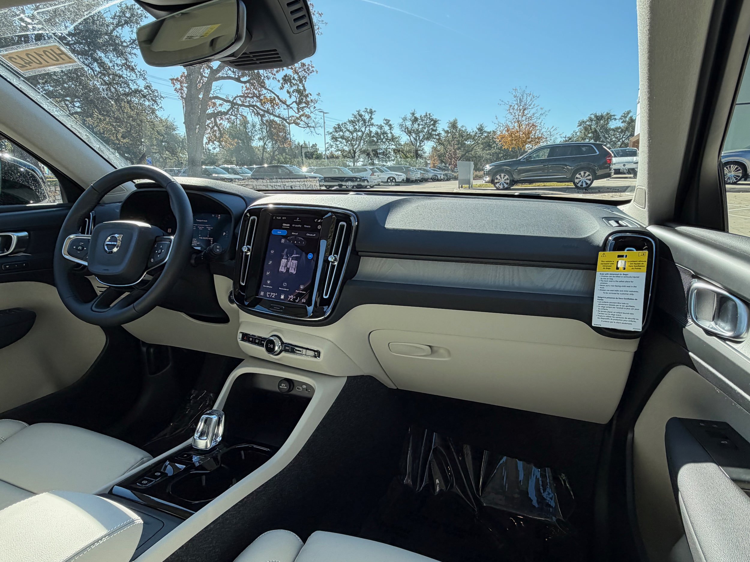 New 2026 Volvo XC40 B5 Plus w/ Protection Package Premier AWD/4WD image 10