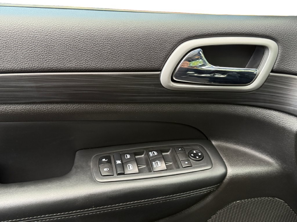 Used 2021 Jeep Grand Cherokee Laredo X AWD/4WD image 11