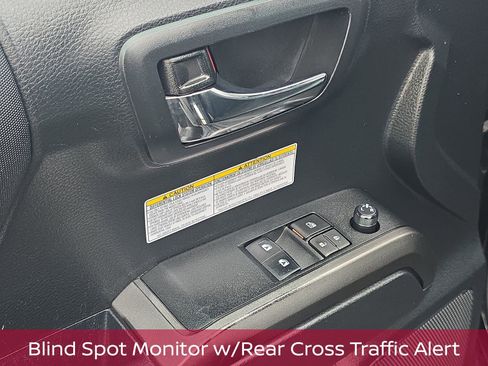 Used 2019 Toyota Tacoma TRD Off-Road image 15