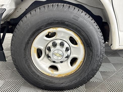 Used 2021 Chevrolet Express 2500 RWD image 28