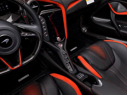 Used 2024 McLaren 750S Spider RWD image 48