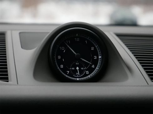 Used 2025 Porsche Macan image 23