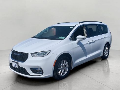 Used 2022 Chrysler Pacifica Touring-L FWD image 4