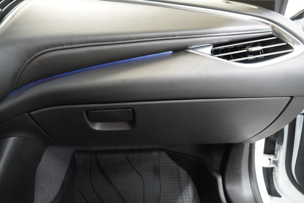 Used 2018 Chevrolet Malibu LT w/ Leather Package FWD image 38