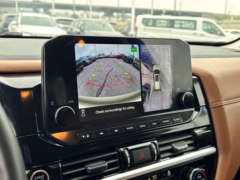 Used 2024 Nissan Pathfinder Platinum w/ Cargo Package image 20