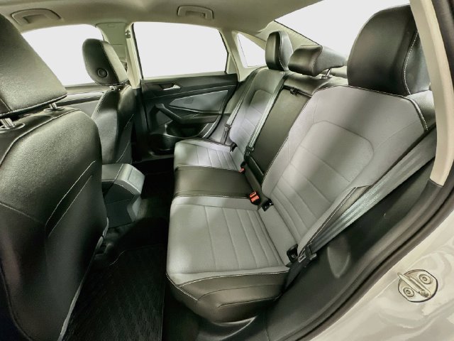 Used 2025 Volkswagen Jetta SE w/ Sunroof Package FWD image 24