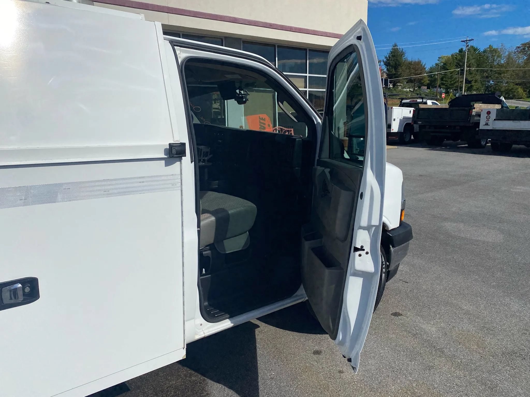 Used 2018 Chevrolet Express 3500 w/ Power Convenience Package RWD image 20