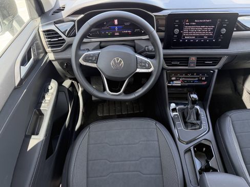New 2026 Volkswagen Taos SE FWD image 13