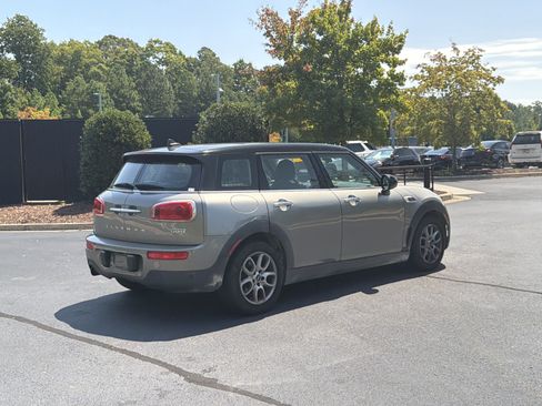 Used 2016 MINI Cooper Clubman FWD image 3