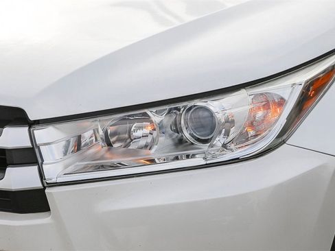 Used 2017 Toyota Highlander XLE image 4