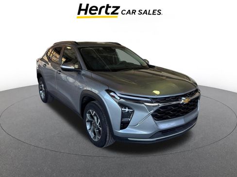 Used 2025 Chevrolet Trax LT image 1