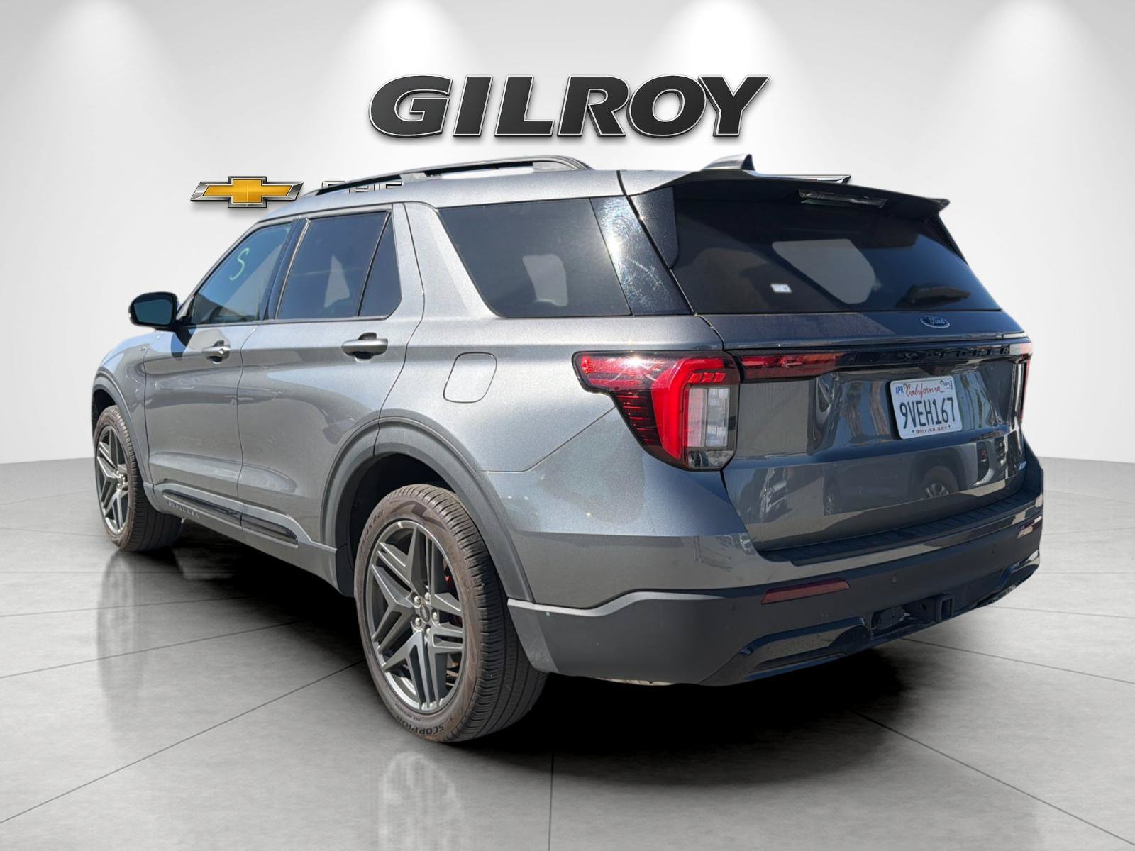 Used 2025 Ford Explorer ST-Line w/ ST-Line Street Pack AWD/4WD image 2