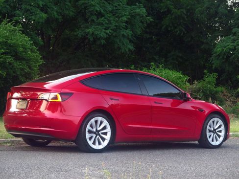 Used 2022 Tesla Model 3 Standard Range RWD image 4